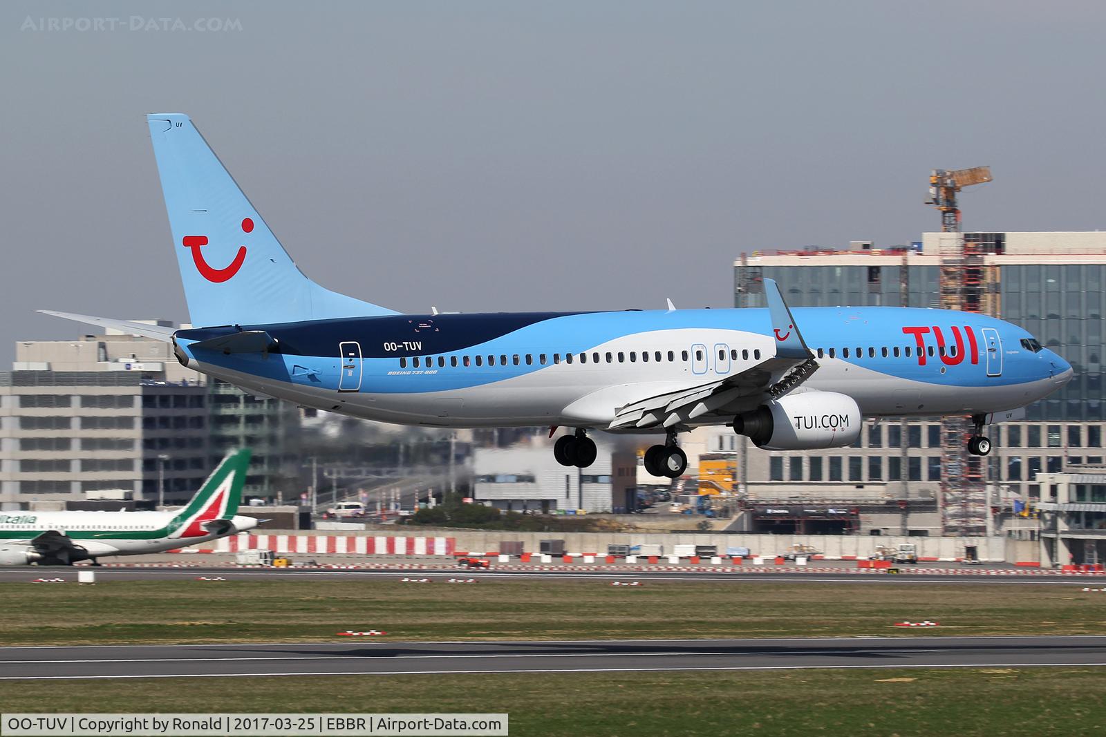 OO-TUV, 2011 Boeing 737-86J C/N 36883, at bru