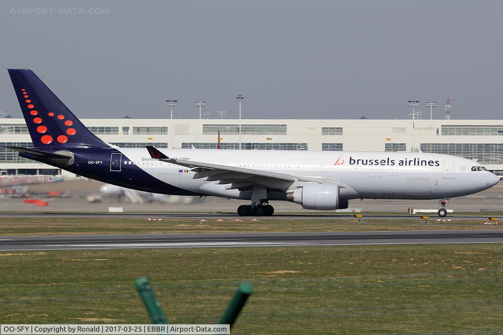 OO-SFY, 1998 Airbus A330-223 C/N 229, at bru