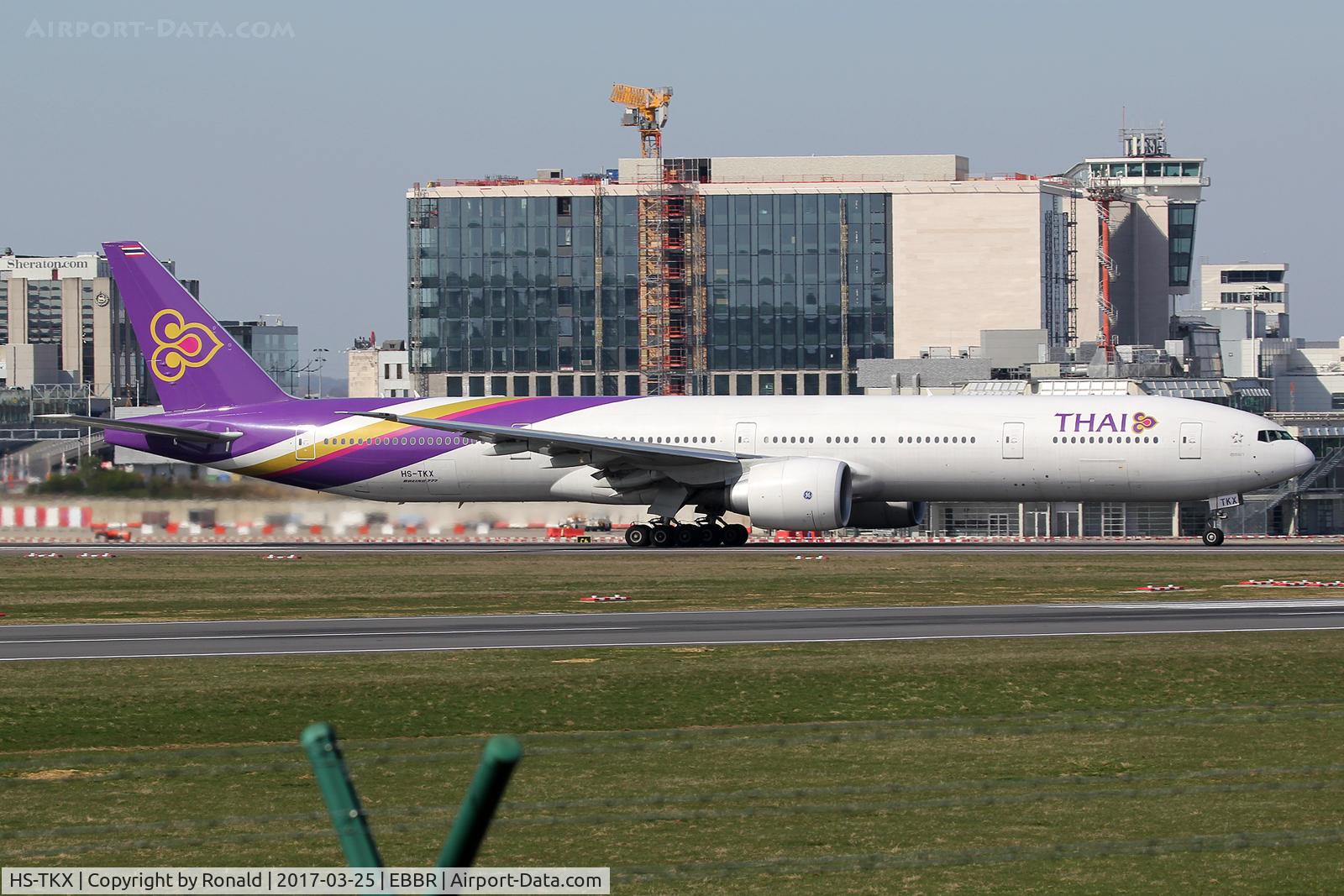 HS-TKX, 2014 Boeing 777-3D7/ER C/N 42113, at bru