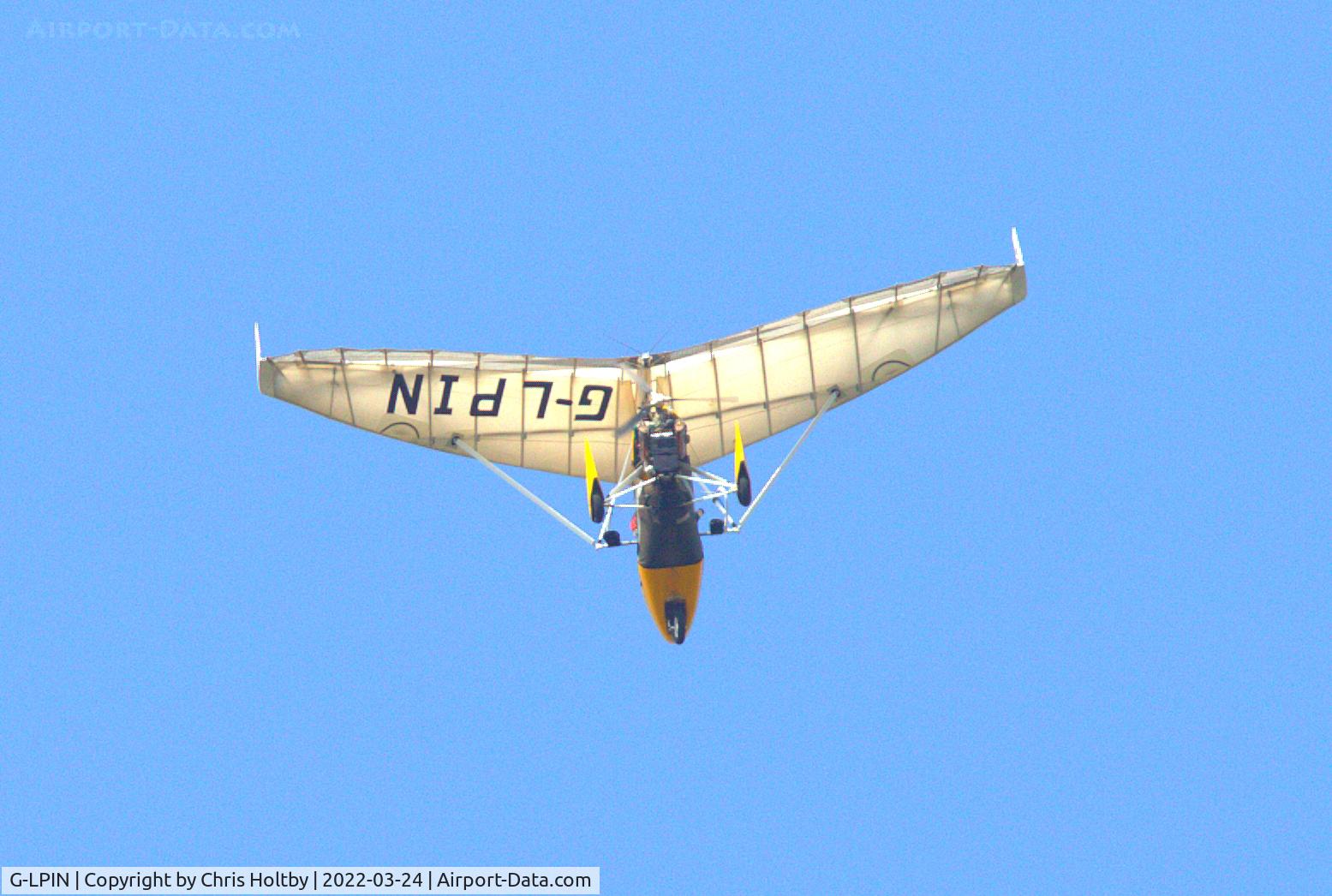 G-LPIN, 2009 P&M Aviation QuikR C/N 8424, Microlight being flown over Potters Bar, Herts in perfect spring conditions