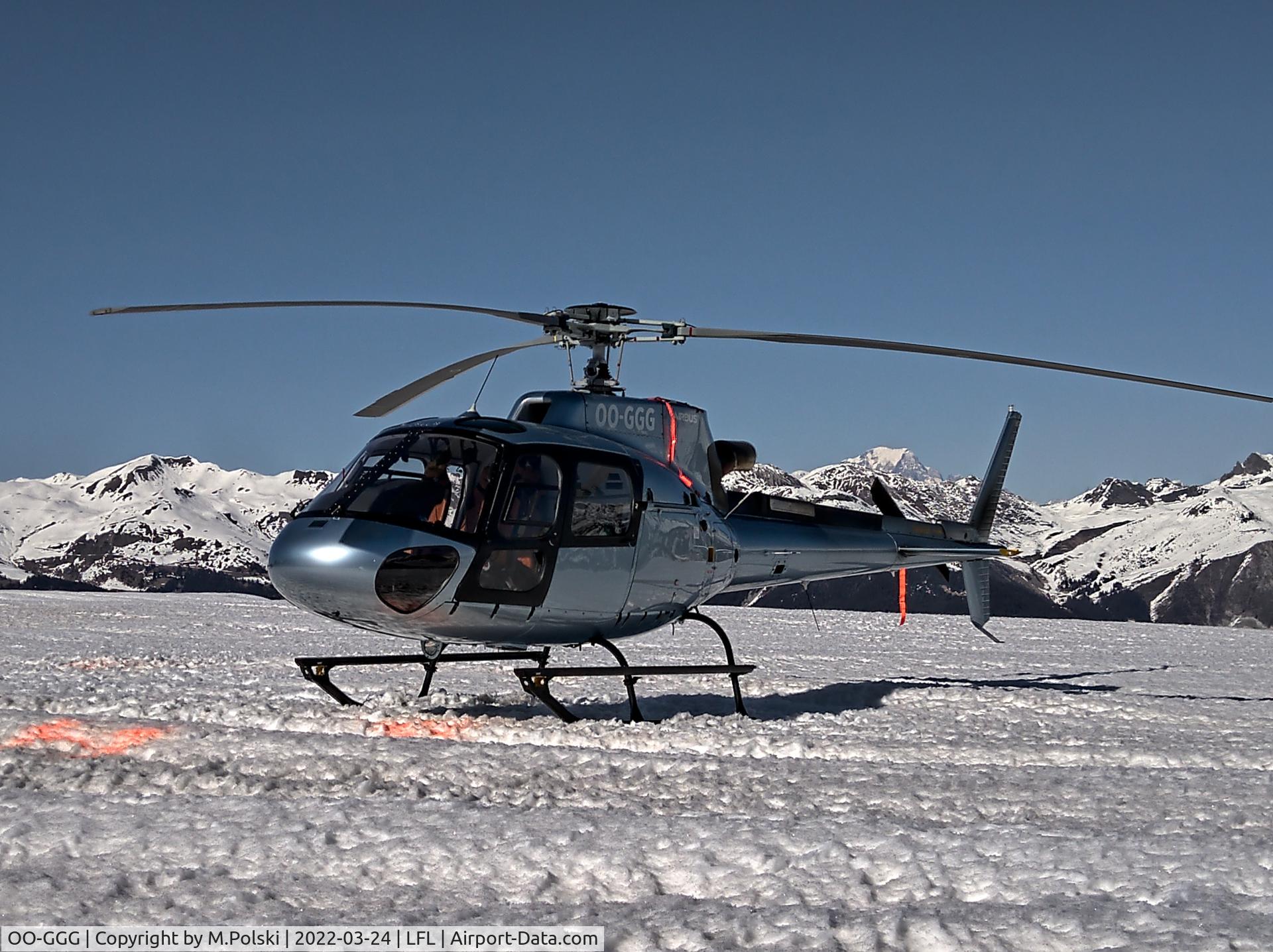 OO-GGG, 2021 Airbus Helicopters AS-350B-3e Ecureuil C/N 9113, With the Mont Blanc in the background
