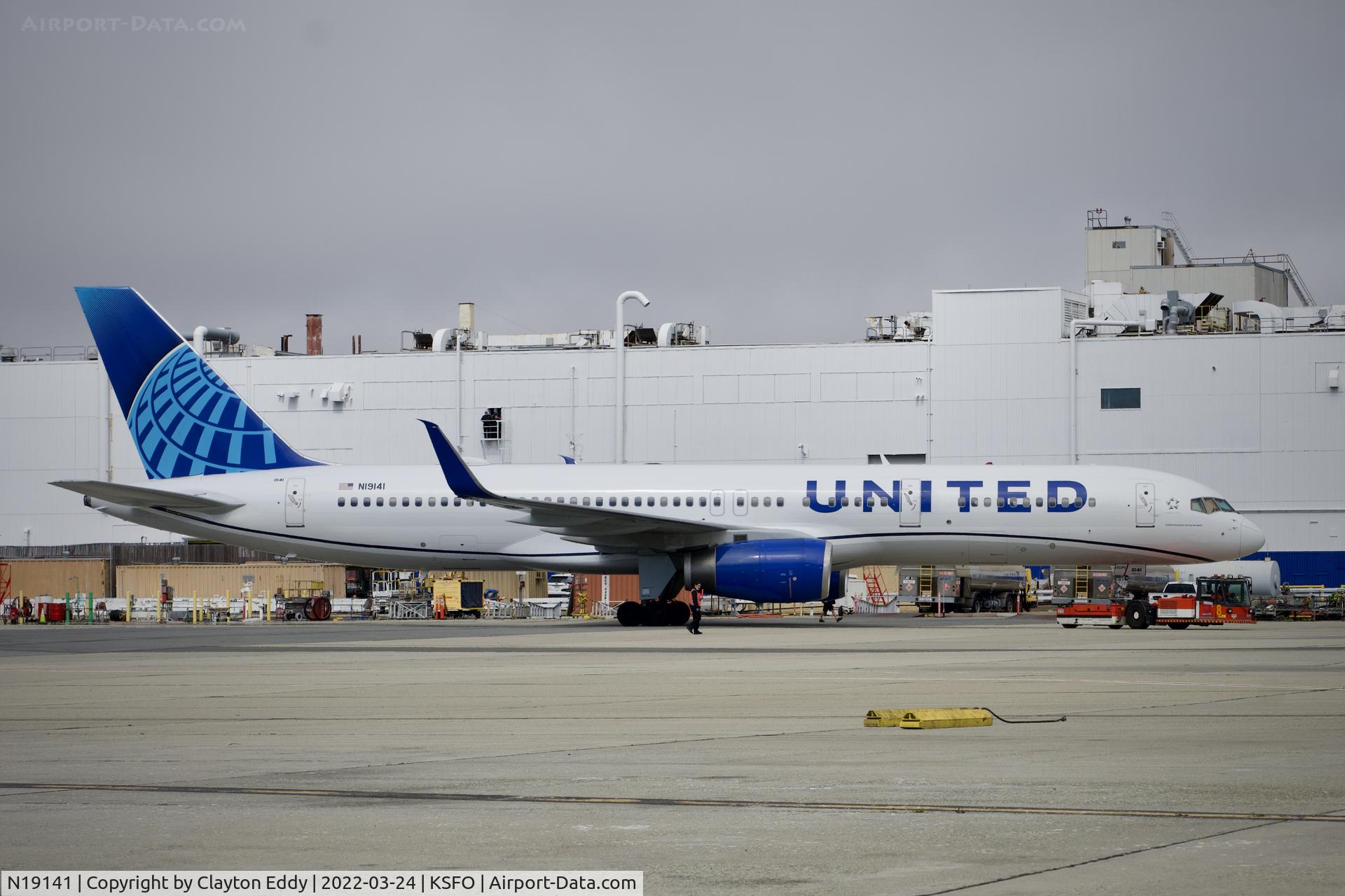 N19141, 2000 Boeing 757-224 C/N 30354, SFO 2022.