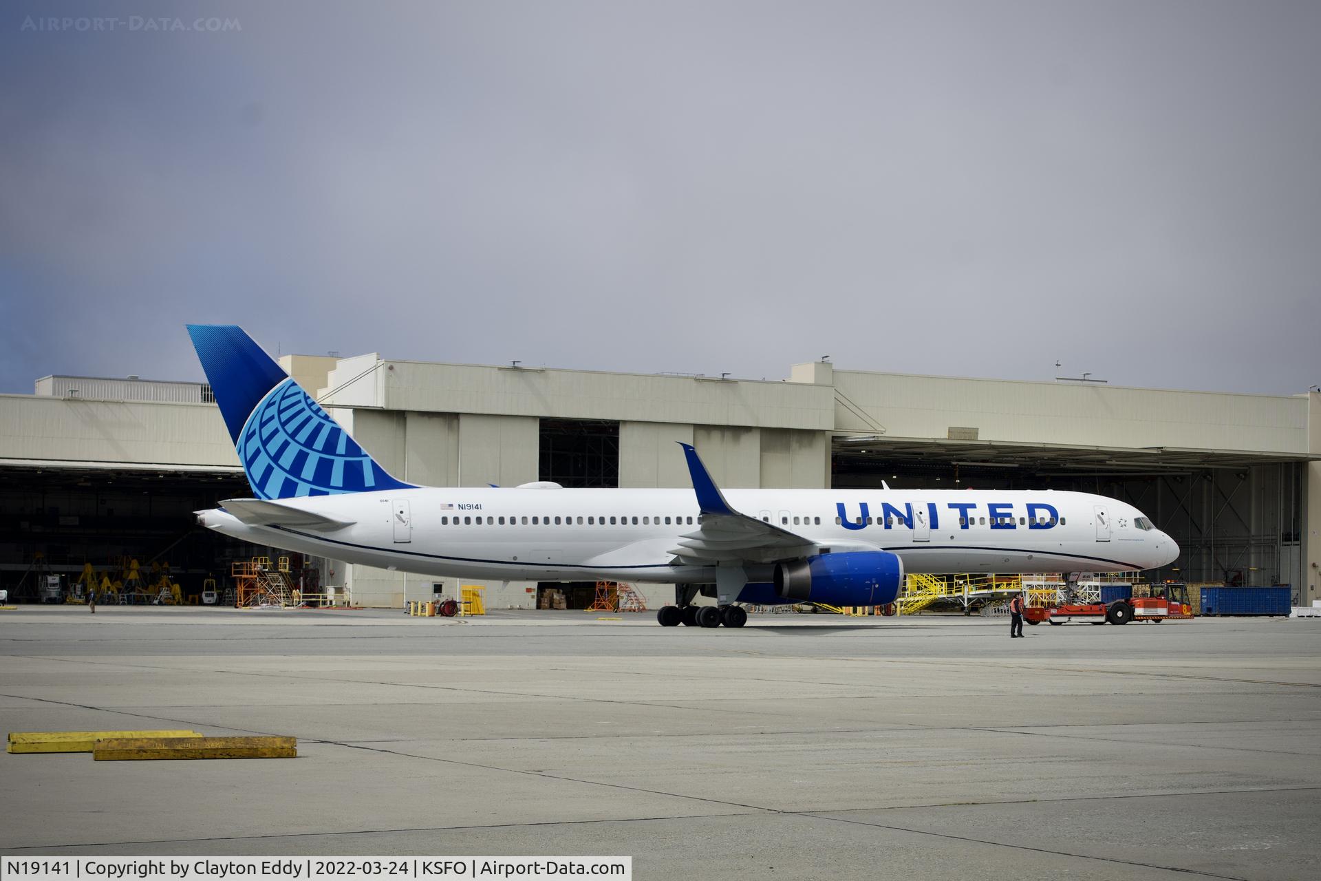 N19141, 2000 Boeing 757-224 C/N 30354, SFO 2022.