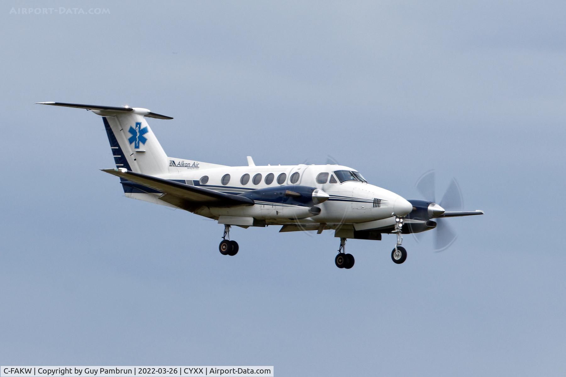 C-FAKW, 1989 Beech Super King Air 300LW C/N FA-183, Landing on 07