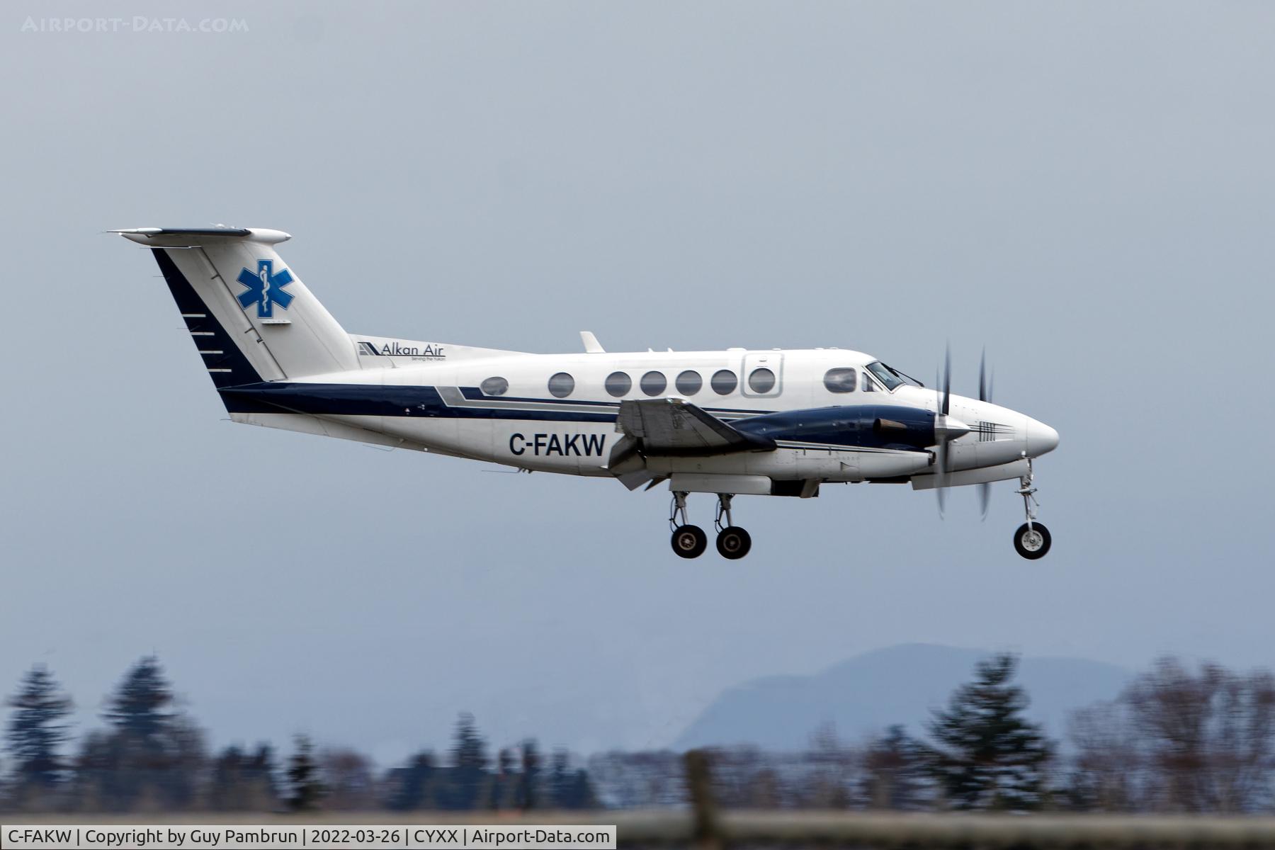 C-FAKW, 1989 Beech Super King Air 300LW C/N FA-183, Landing on 07
