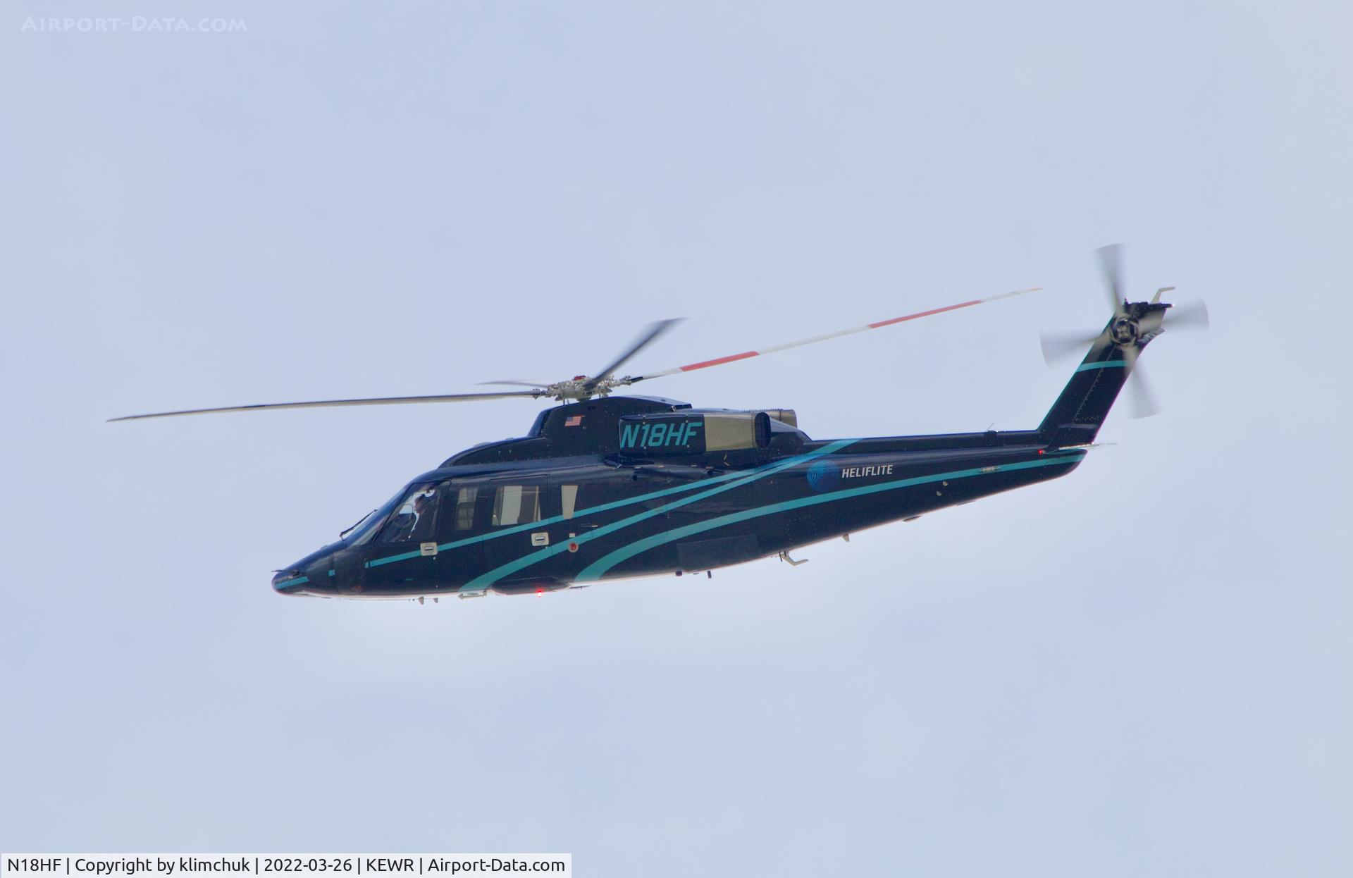 N18HF, 1996 Sikorsky S-76B C/N 760441, Flying along Hudson river