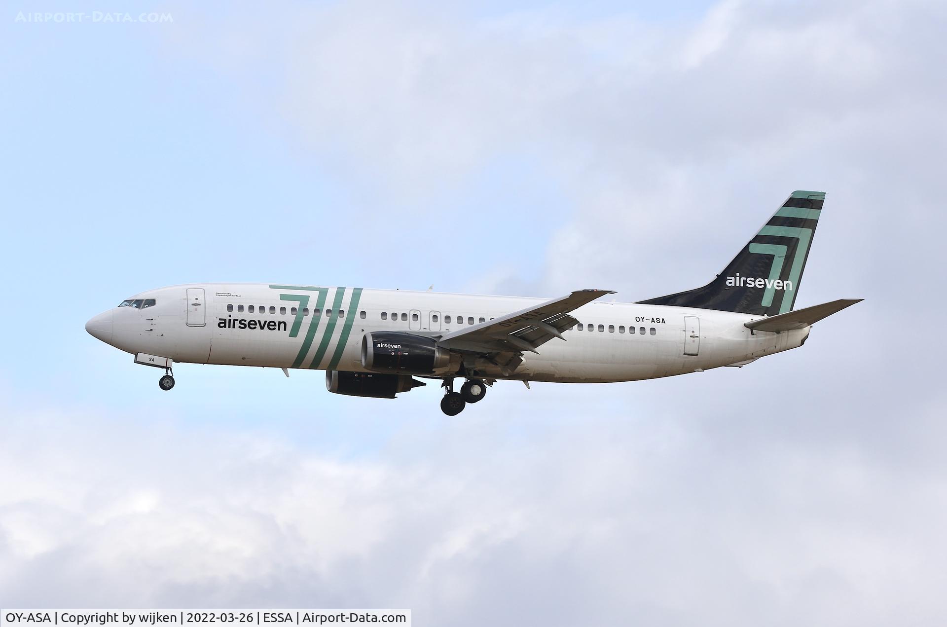 OY-ASA, 1990 Boeing 737-405 C/N 24644, RWY 01L