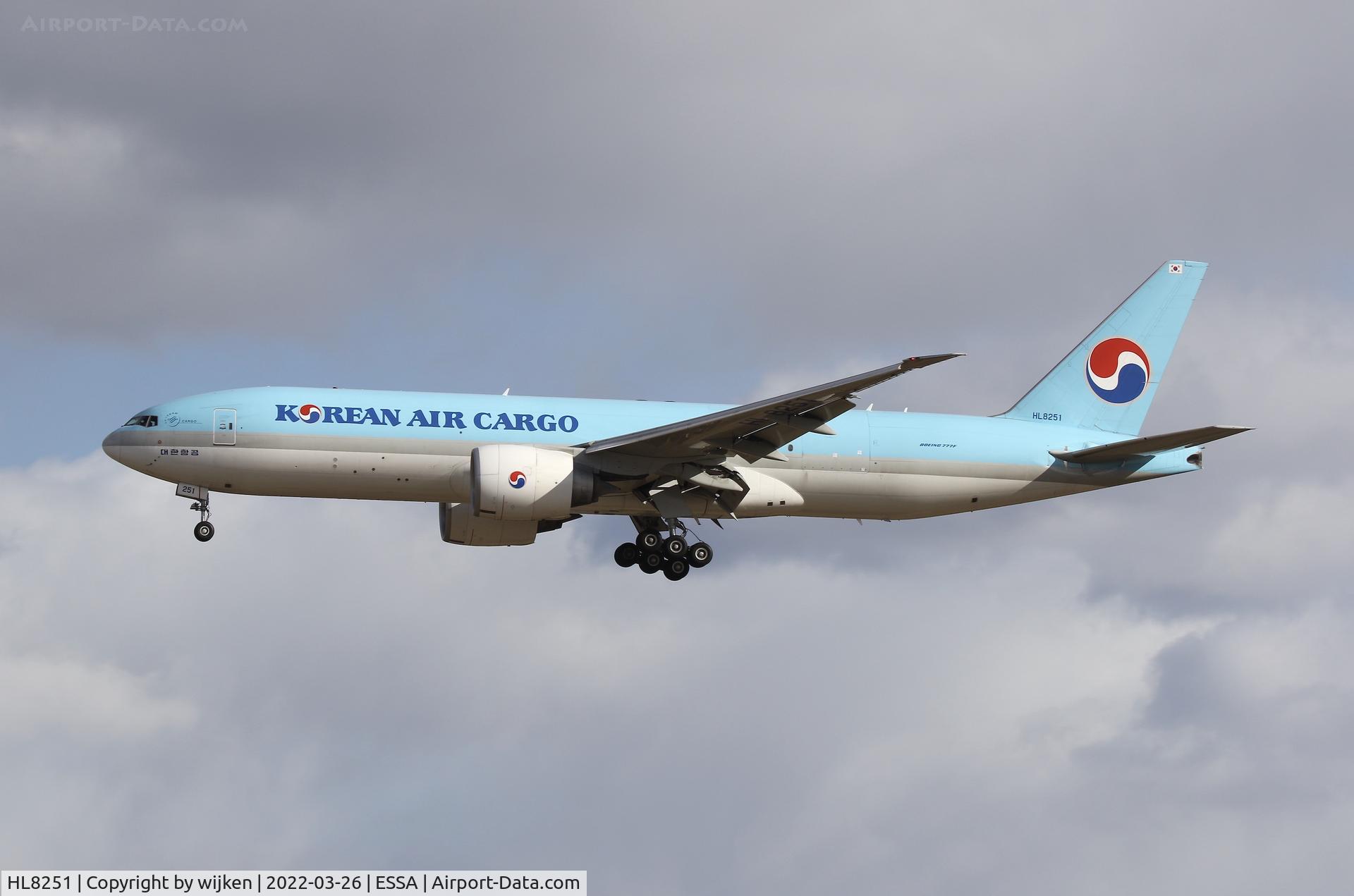 HL8251, 2012 Boeing 777-FB5 C/N 37639, RWY 01L