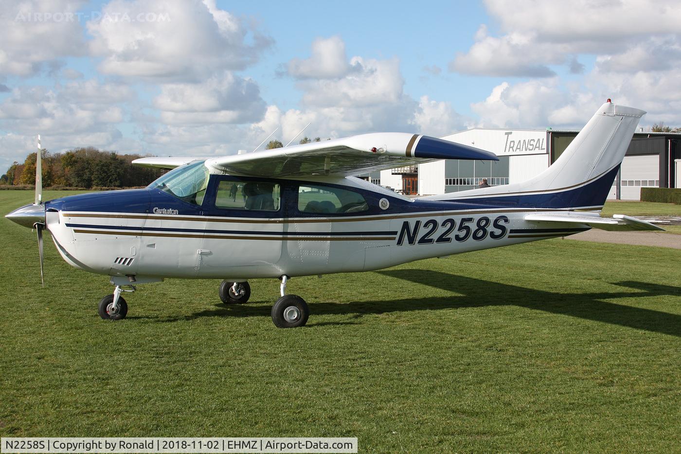 N2258S, 1976 Cessna 210L Centurion C/N 21061202, at ehmz