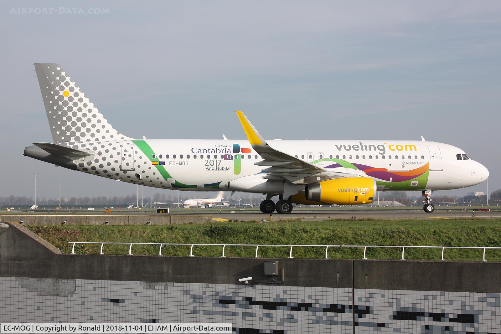 EC-MOG, 2016 Airbus A320-232 C/N 7402, at spl