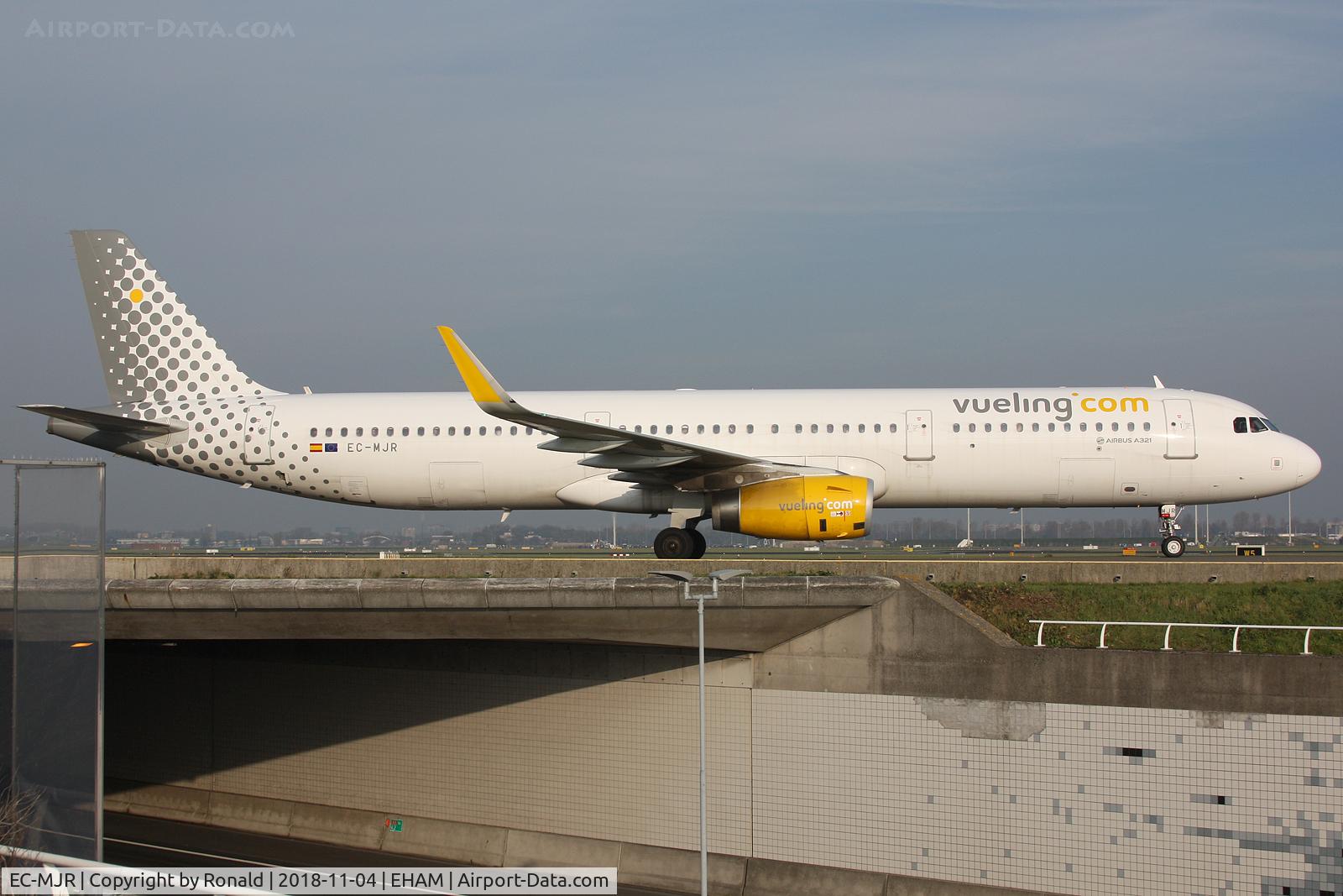 EC-MJR, 2016 Airbus A321-231 C/N 6933, at spl