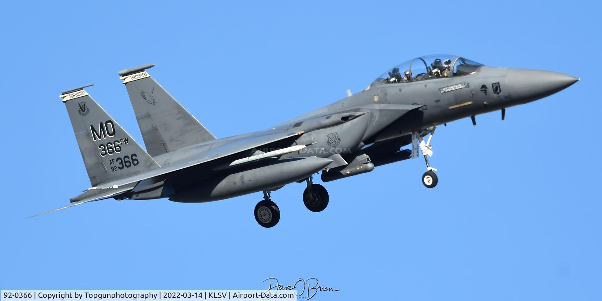 92-0366, 1992 McDonnell Douglas F-15E Strike Eagle C/N 1250/E208, HOSS13 right base to RW21R
