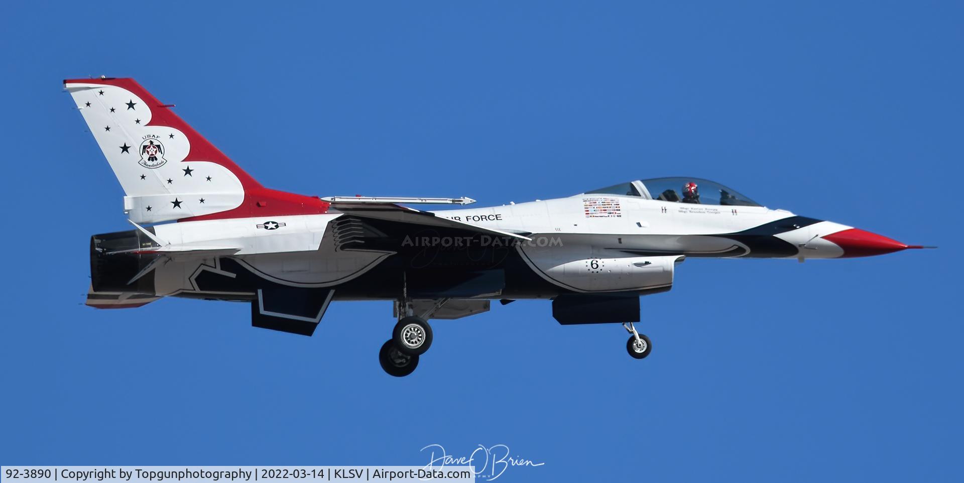 92-3890, General Dynamics F-16CJ Fighting Falcon C/N CC-132, Thunderbird #6 on final