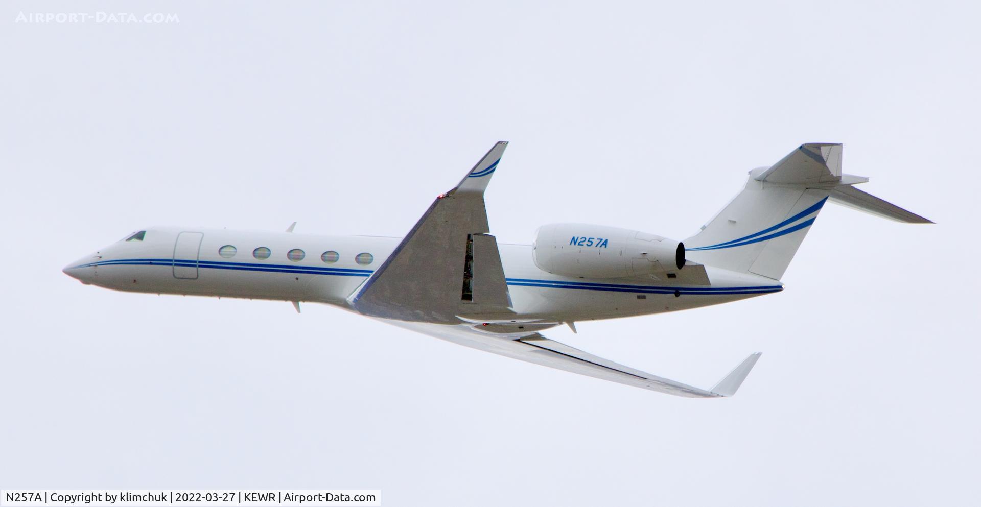 N257A, 2018 Gulfstream Aerospace GV-SP (G550) C/N 5571, Taking off