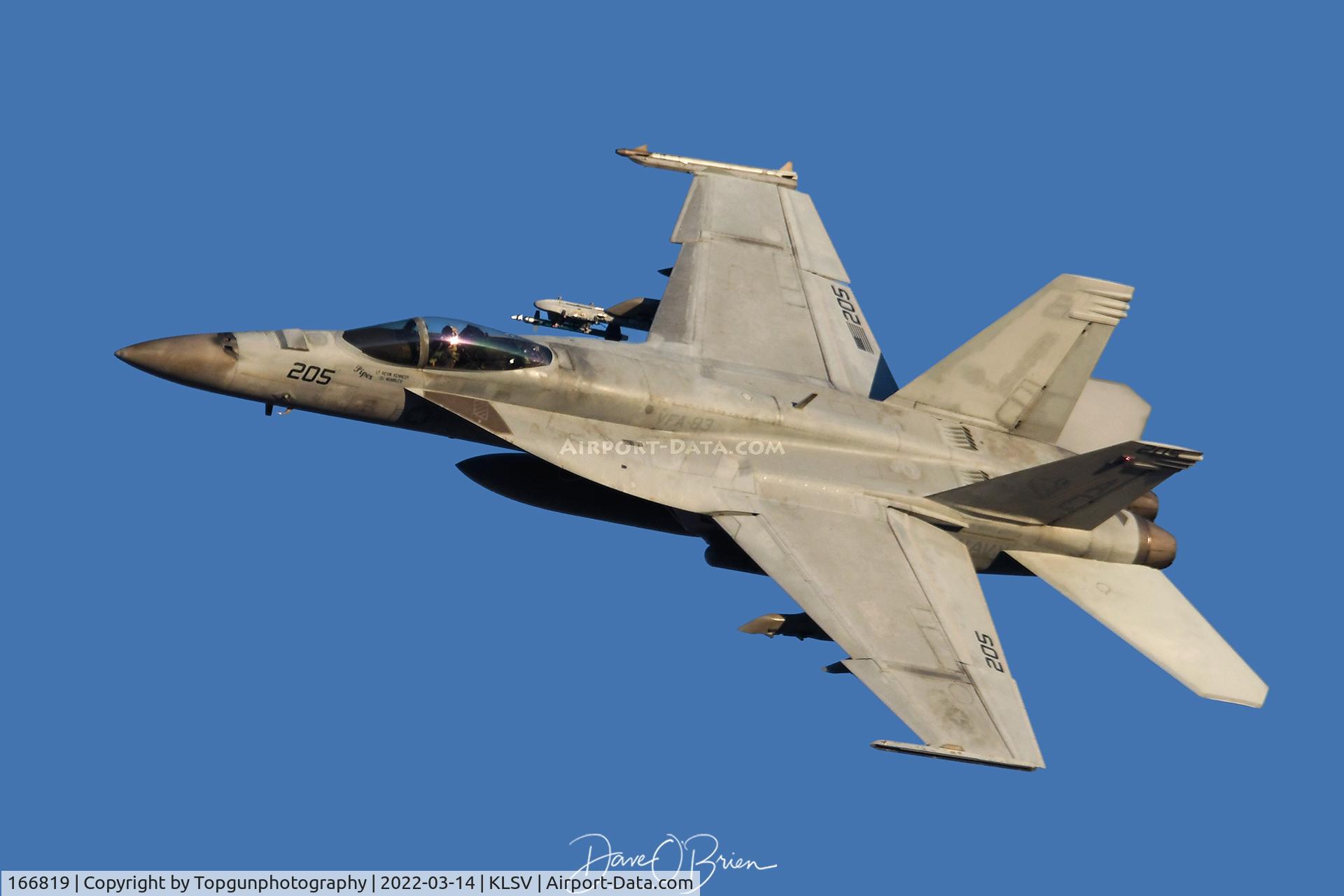 166819, Boeing F/A-18E Super Hornet C/N E138, RAM12 on the flex for an evening flight