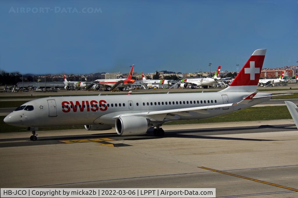 HB-JCO, 2018 Bombardier CSeries CS300 (BD-500-1A11) C/N 55033, Taxiing