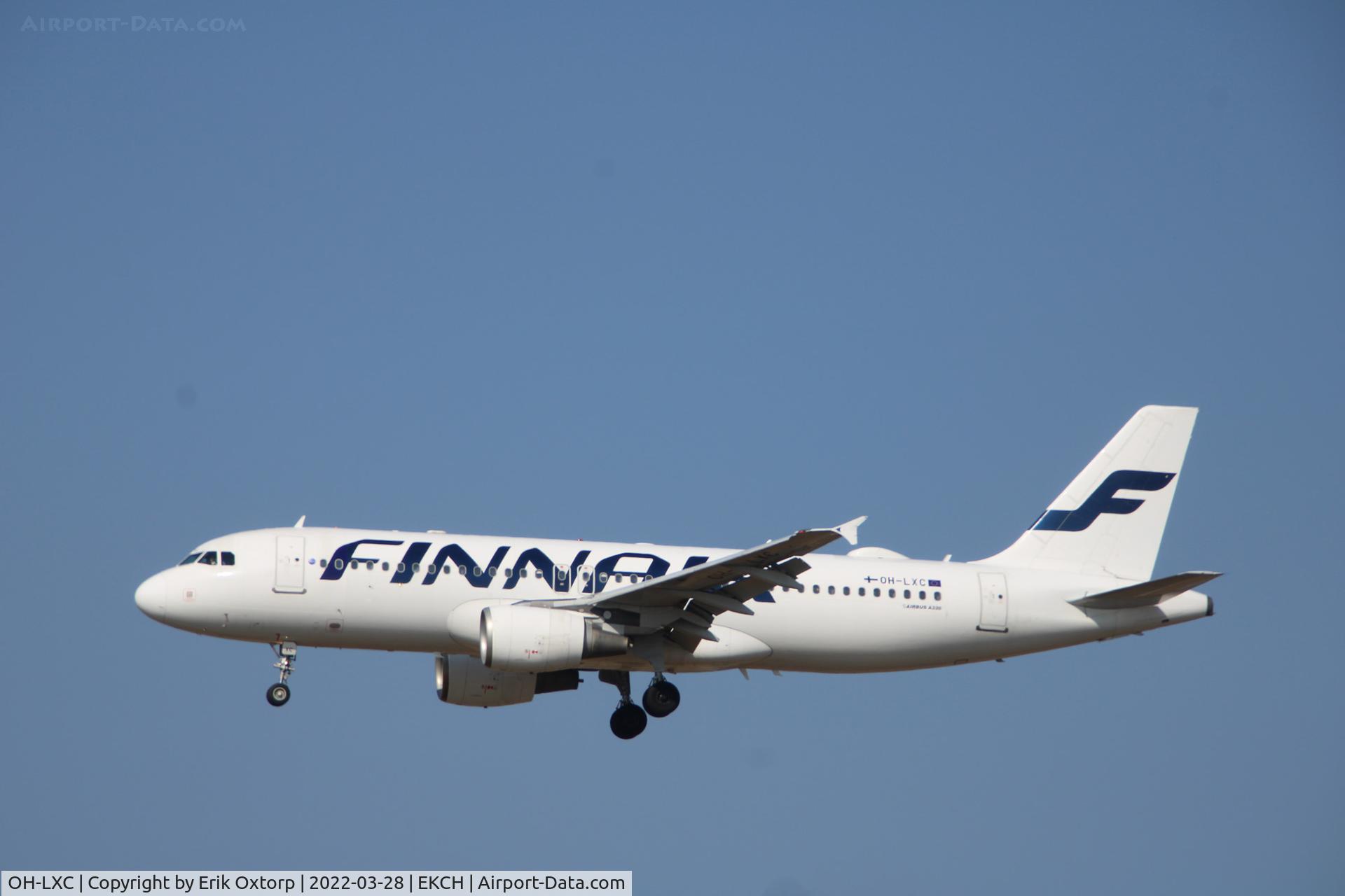 OH-LXC, 2001 Airbus A320-214 C/N 1544, OH-LXC landing rw 22L