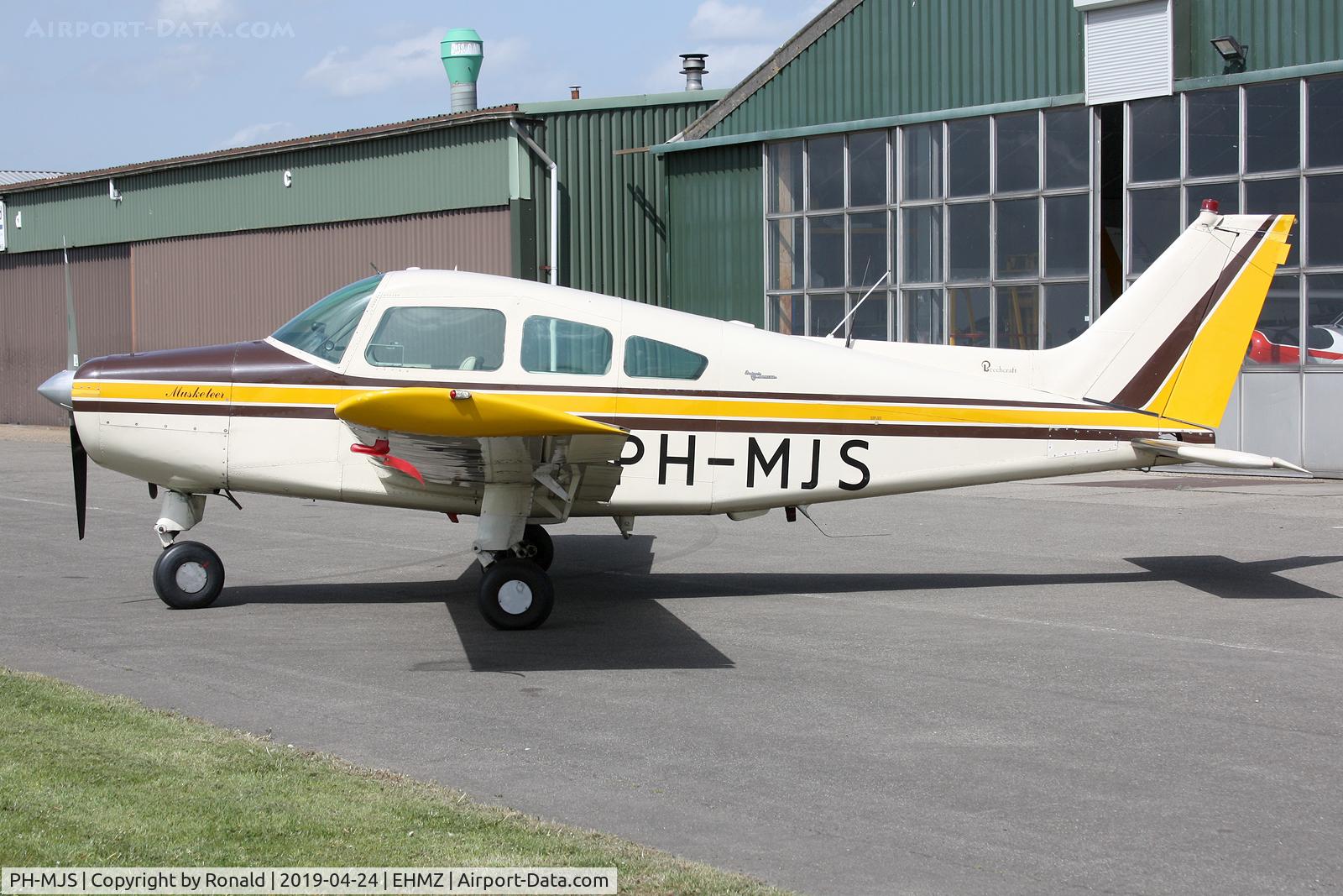 PH-MJS, Beechcraft A23A C/N M-1077, at ehmz