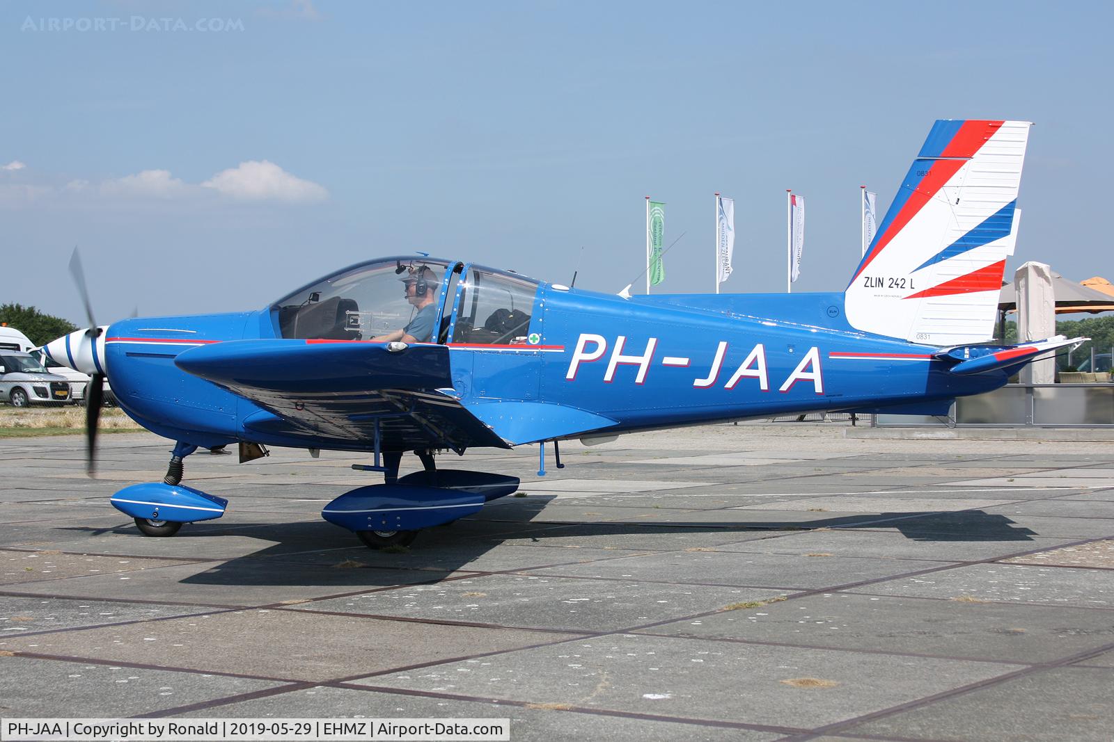 PH-JAA, Zlin Z-242L C/N 0831, at ehmz