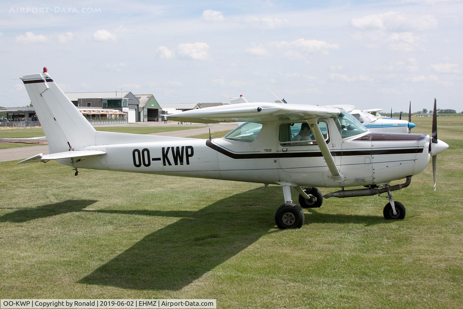 OO-KWP, 1985 Cessna 152 C/N 15285995, at ehmz