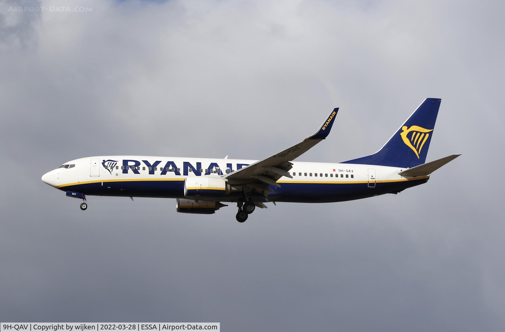 9H-QAV, 2015 Boeing 737-8AS C/N 44696, RWY 26