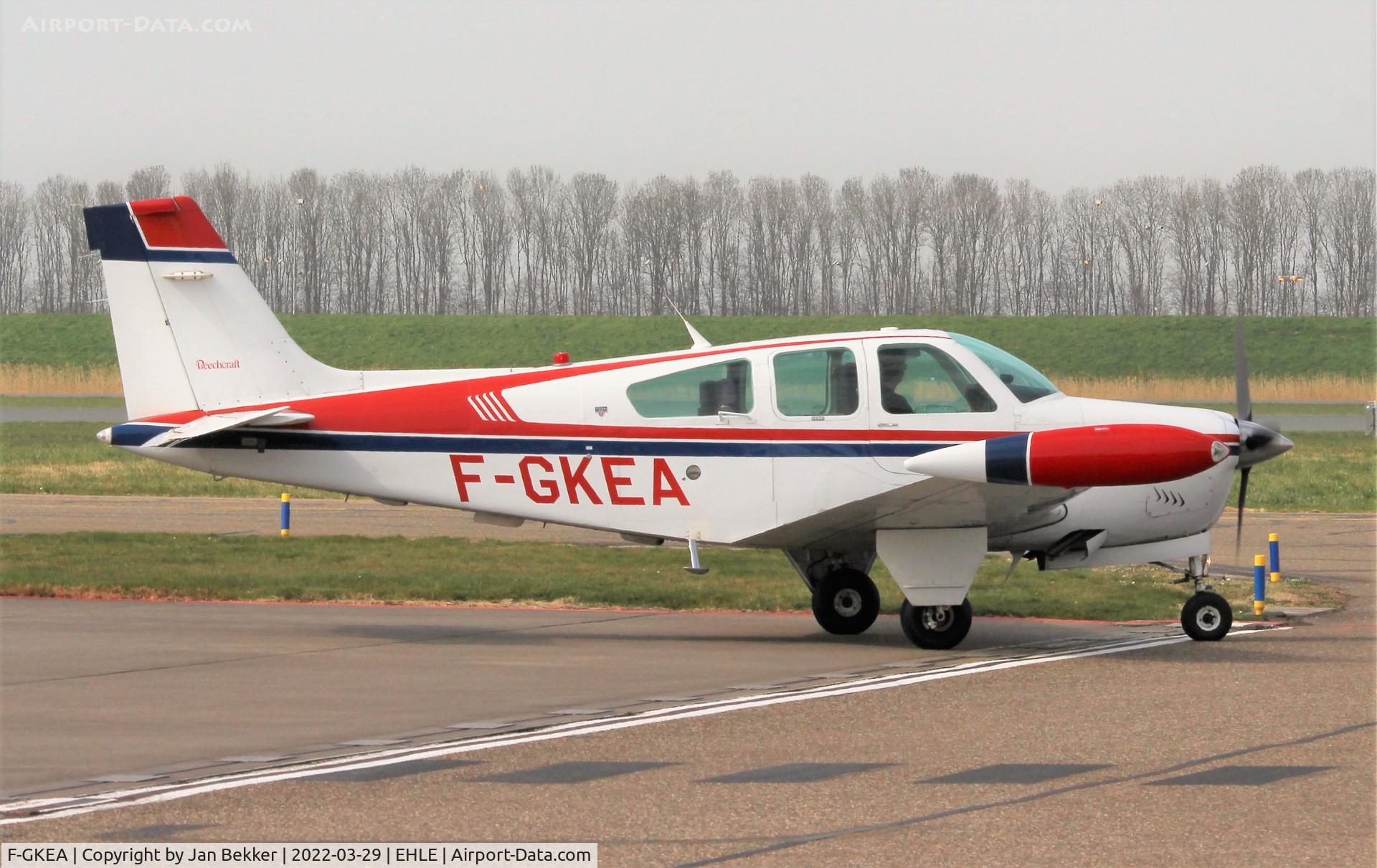 F-GKEA, Beech F33A Bonanza C/N CE-1628, Lelystad Airport