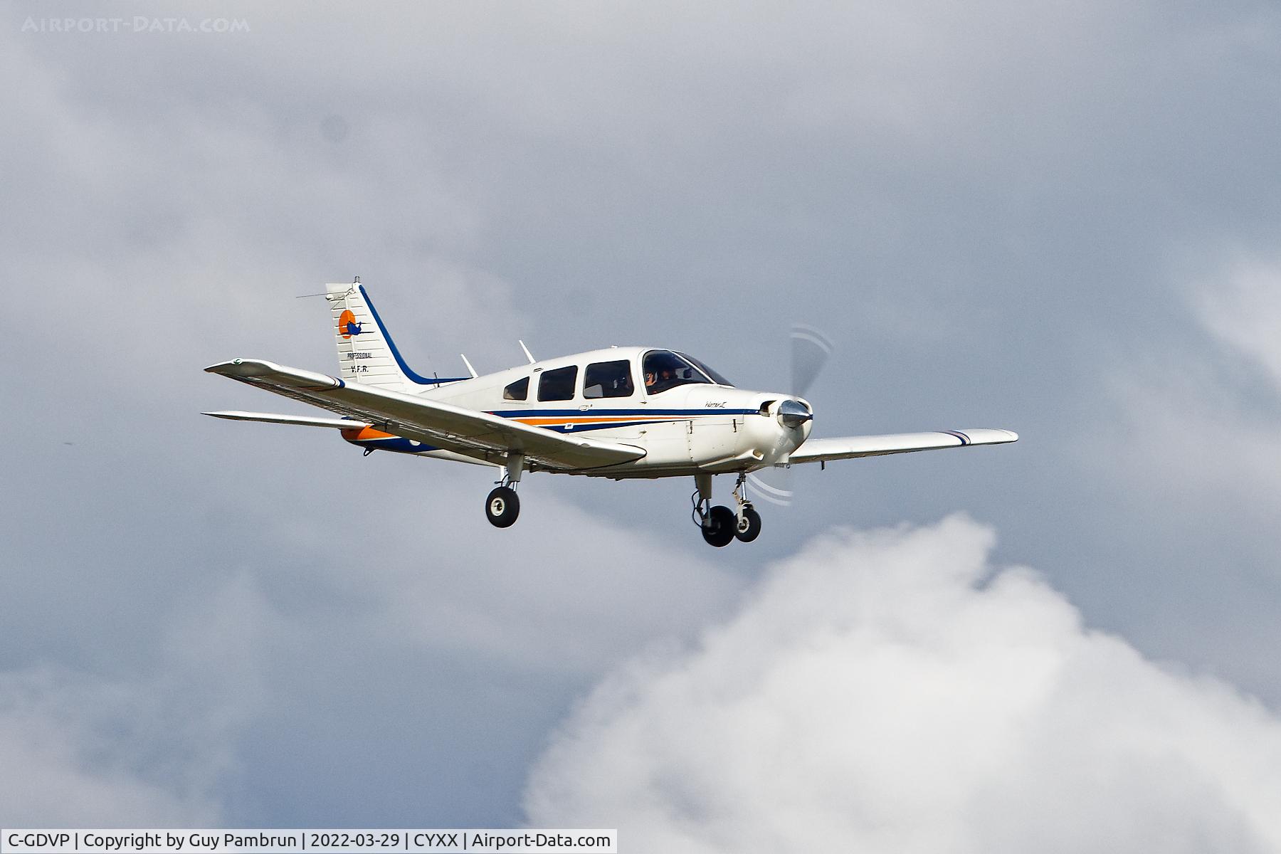 C-GDVP, 1976 Piper PA-28-151 C/N 28-7615123, Landing on 19