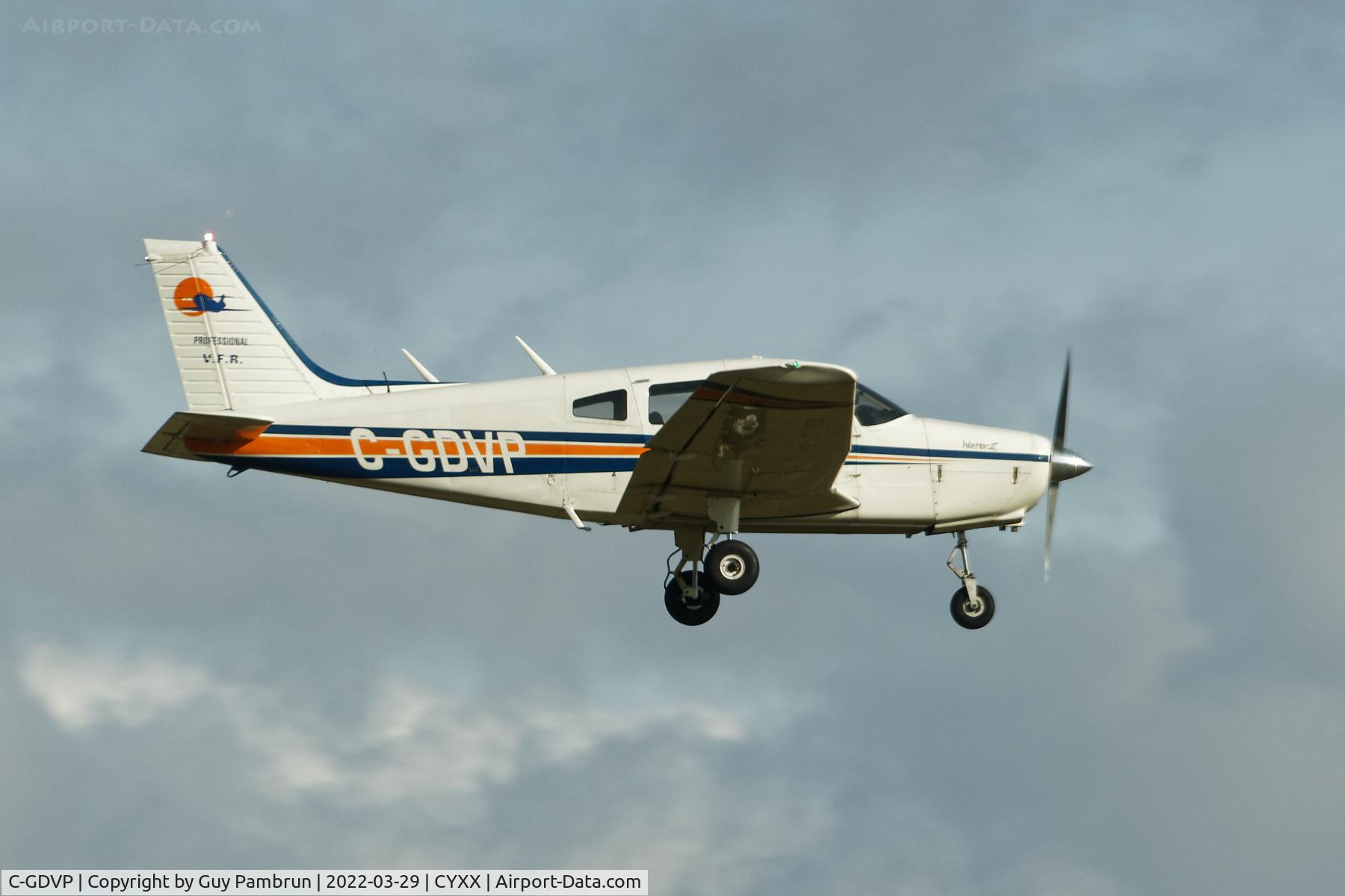 C-GDVP, 1976 Piper PA-28-151 C/N 28-7615123, Landing on 19