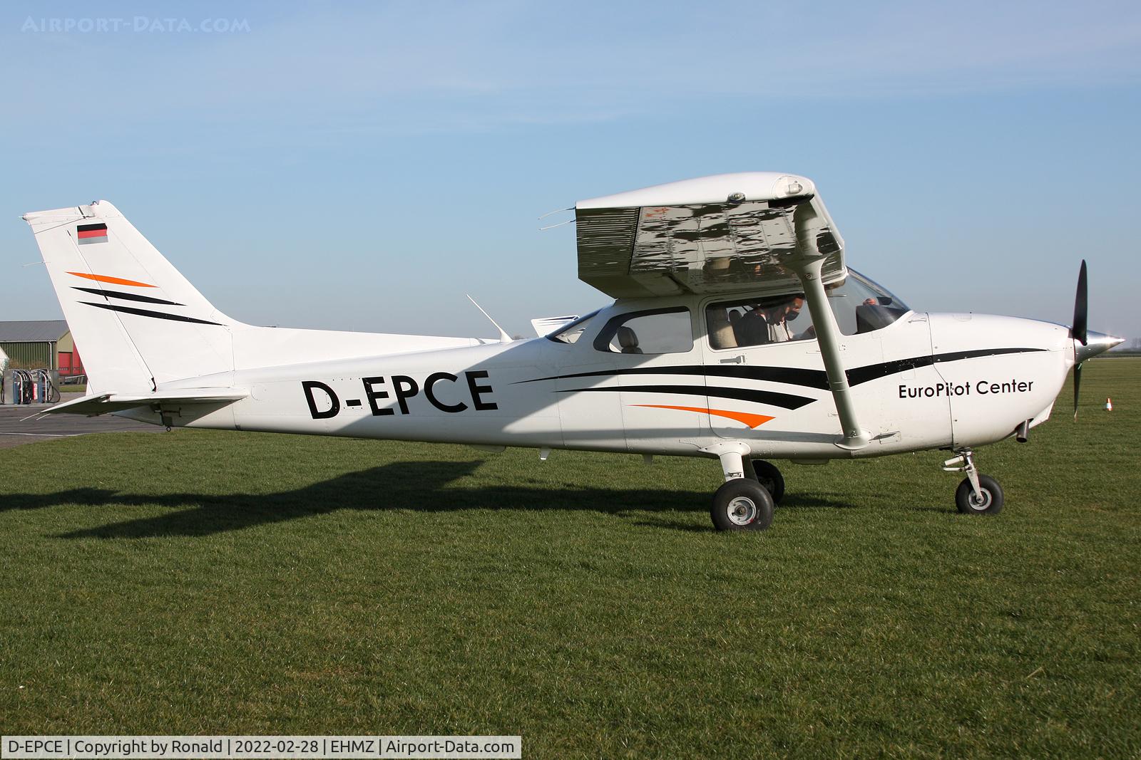 D-EPCE, 2009 Cessna 172S C/N 172S10958, at ehmz