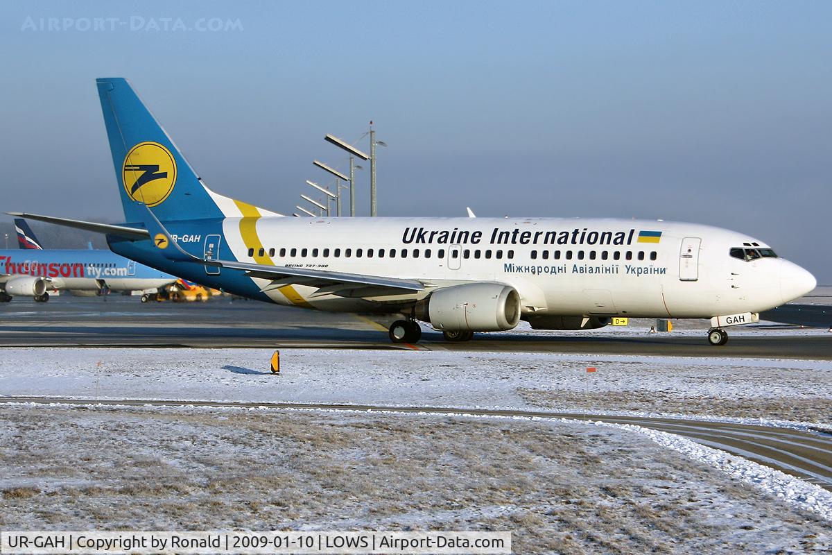 UR-GAH, 1999 Boeing 737-32Q C/N 29130, at lows