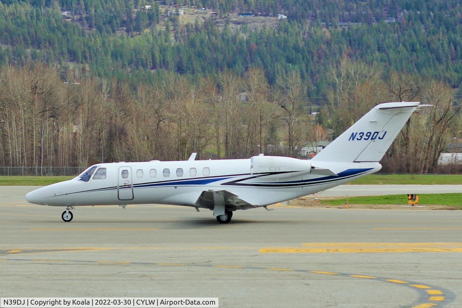 N39DJ, 2006 Cessna 525B CitationJet CJ3 C/N 525B0082, Arrival from Denver (DEN)