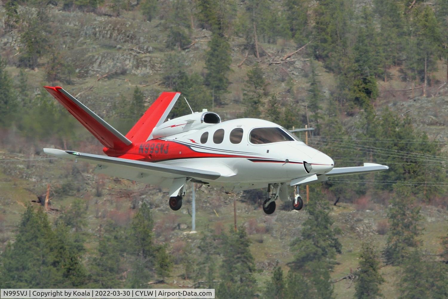 N995VJ, 2018 Cirrus SF50 Vision C/N 0059, Final approach from Rifle (RIL)