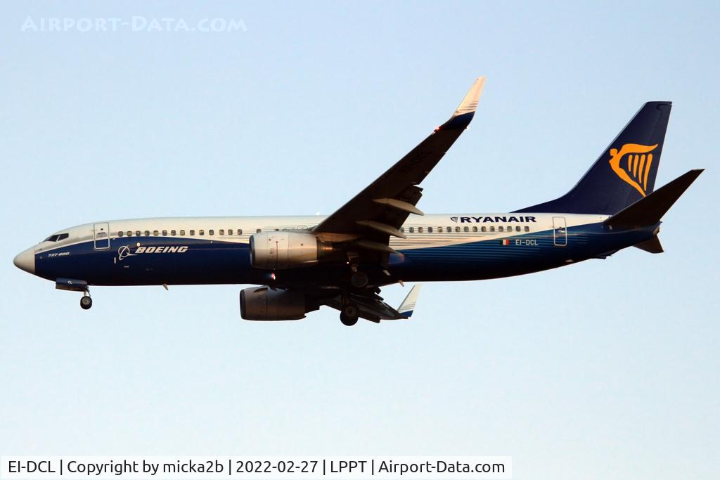 EI-DCL, 2004 Boeing 737-8AS C/N 33806, Landing