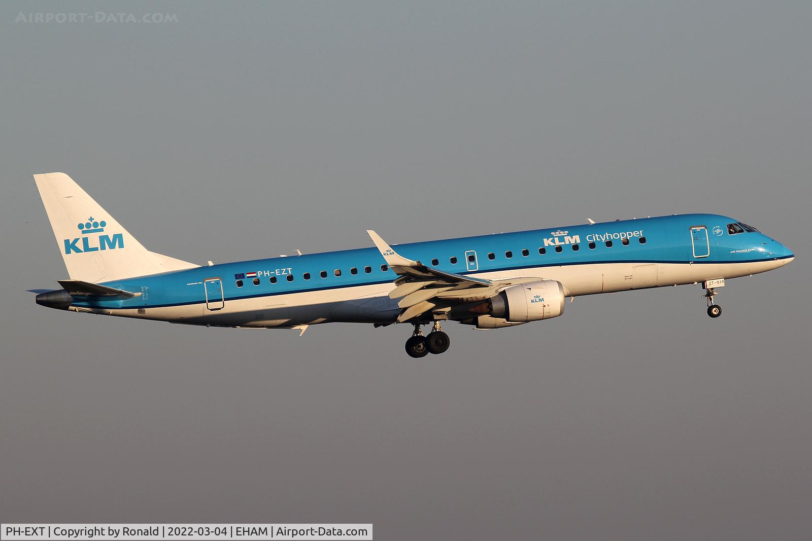 PH-EXT, 2018 Embraer ERJ-175STD (ERJ-170-200) C/N 17000707, at spl