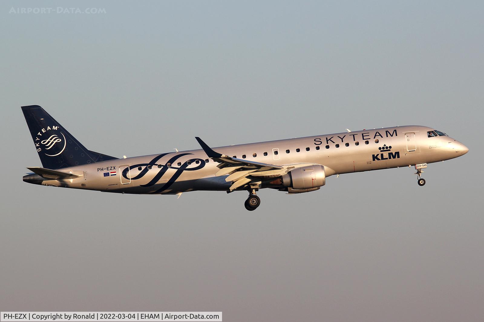 PH-EZX, 2012 Embraer 190LR (ERJ-190-100LR) C/N 19000545, at spl