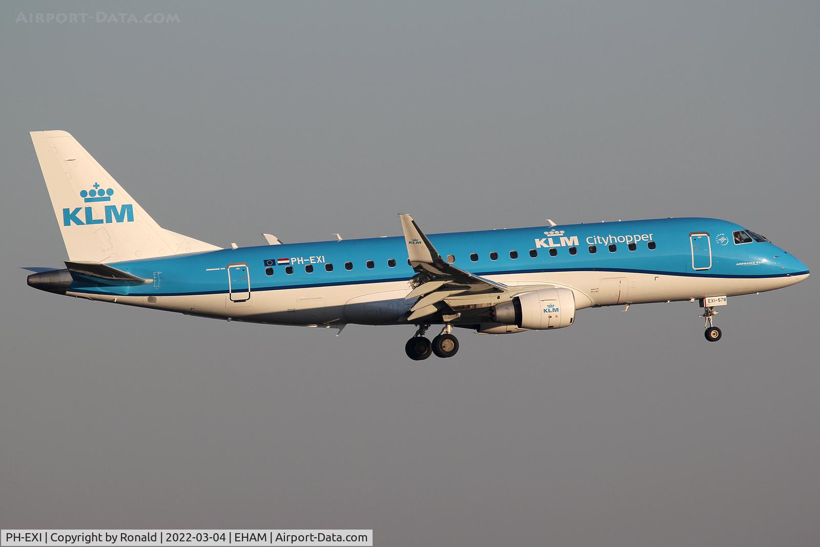 PH-EXI, 2016 Embraer 175STD (ERJ-170-200) C/N 17000578, at spl