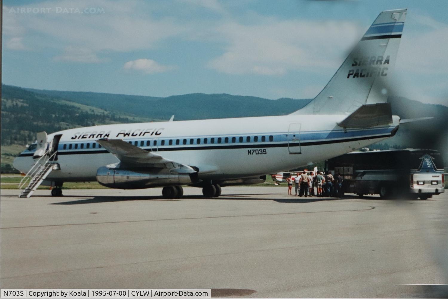 N703S, 1981 Boeing 737-2T4 C/N 22529, Surprising visitor