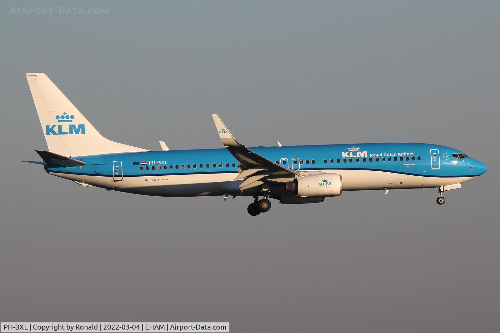 PH-BXL, 2000 Boeing 737-8K2 C/N 30359, at spl