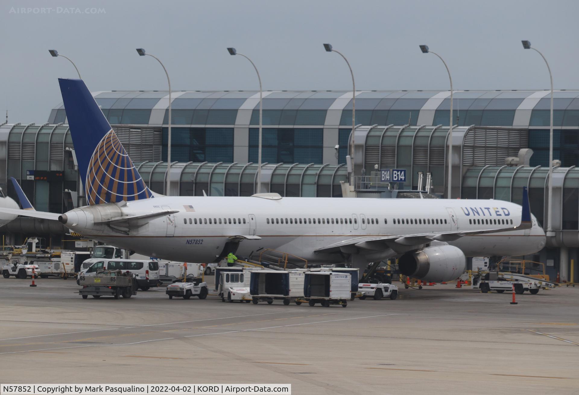 N57852, 2001 Boeing 757-324 C/N 32811, Boeing 757-324