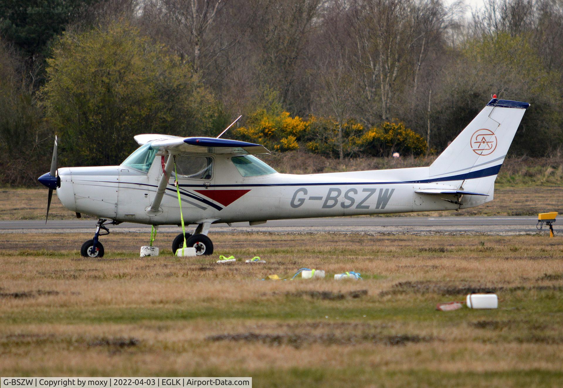 G-BSZW, 1977 Cessna 152 C/N 152-81072, Cessna 152 at Blackbushe. Ex N48958