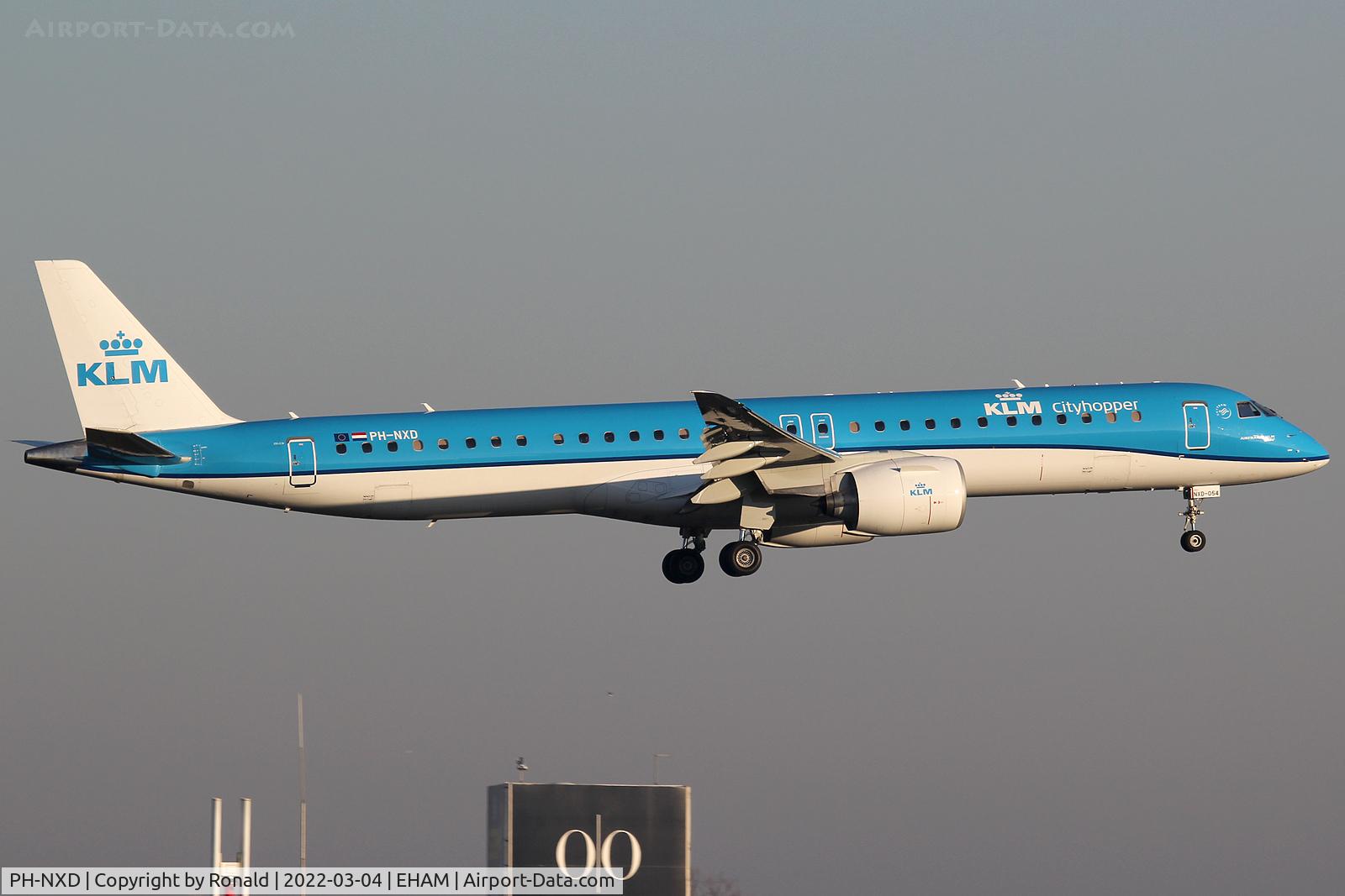 PH-NXD, 2021 Embraer E195-E2 (ERJ-190-400STD) C/N 19020054, at spl