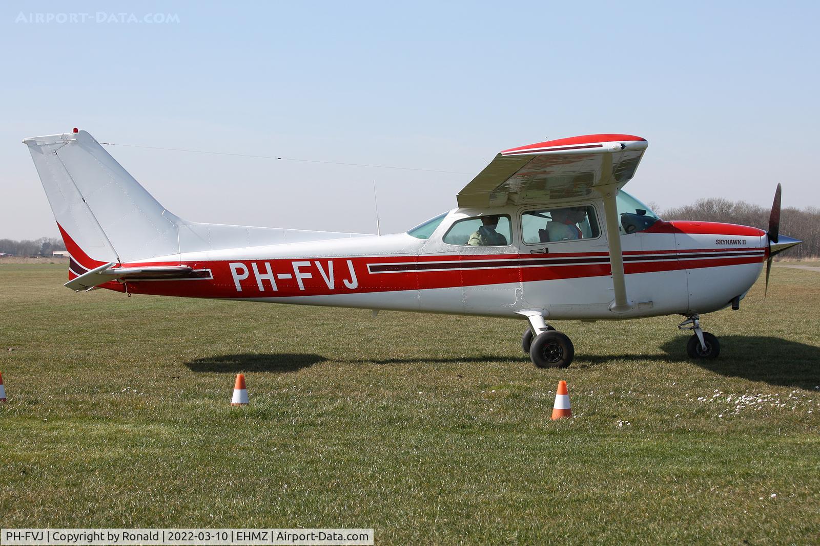PH-FVJ, Reims F172P Skyhawk C/N F17202143, at ehmz