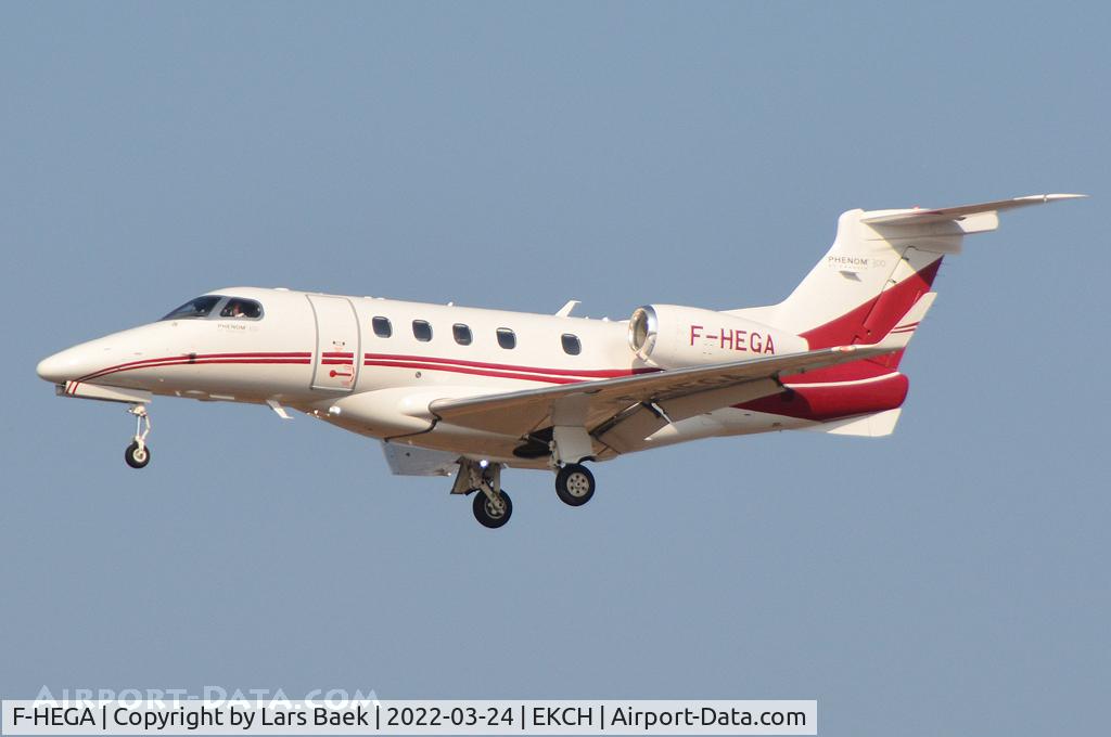 F-HEGA, 2017 Embraer EMB-505 Phenom 300 C/N 50500411, Arrive on RWY 22L in CPH