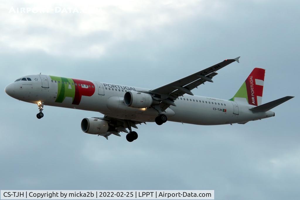 CS-TJH, 2004 Airbus A321-211 C/N 2270, Landing