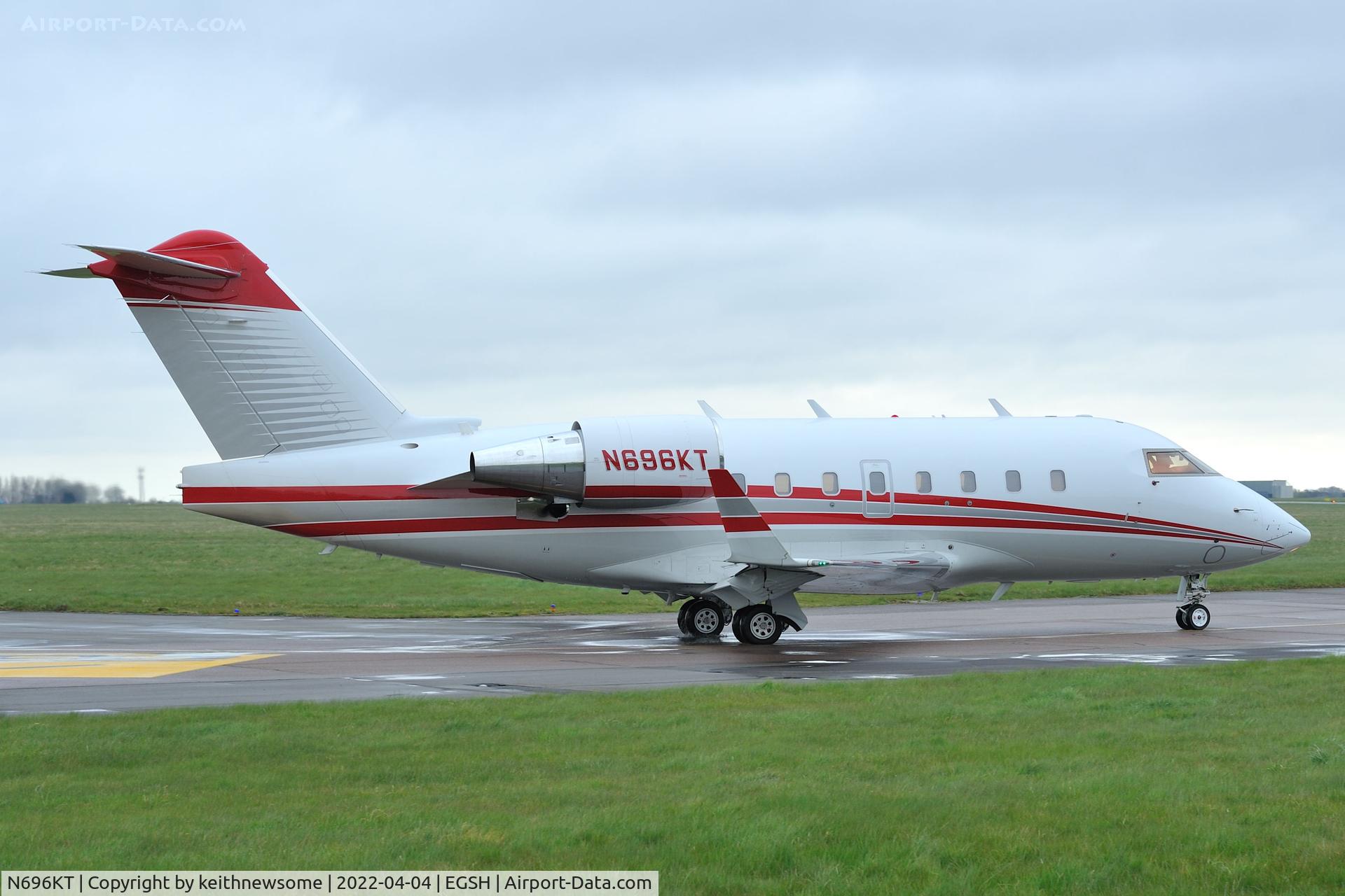 N696KT, 1999 Canadair Challenger 604 C/N 5421, Leaving Norwich for Bangor, Maine.