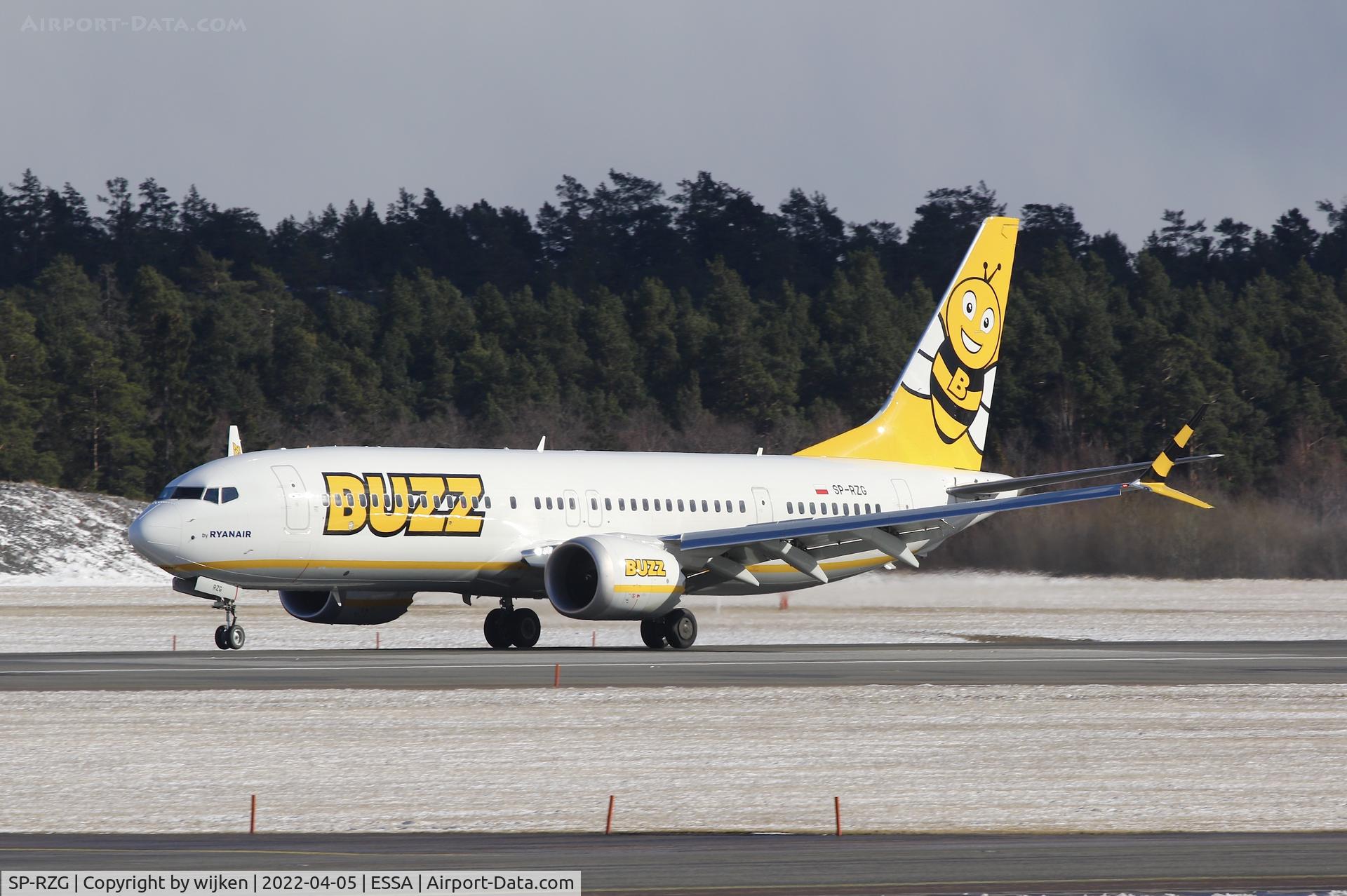SP-RZG, 2021 Boeing 737-8 MAX C/N 62320, RWY 01R