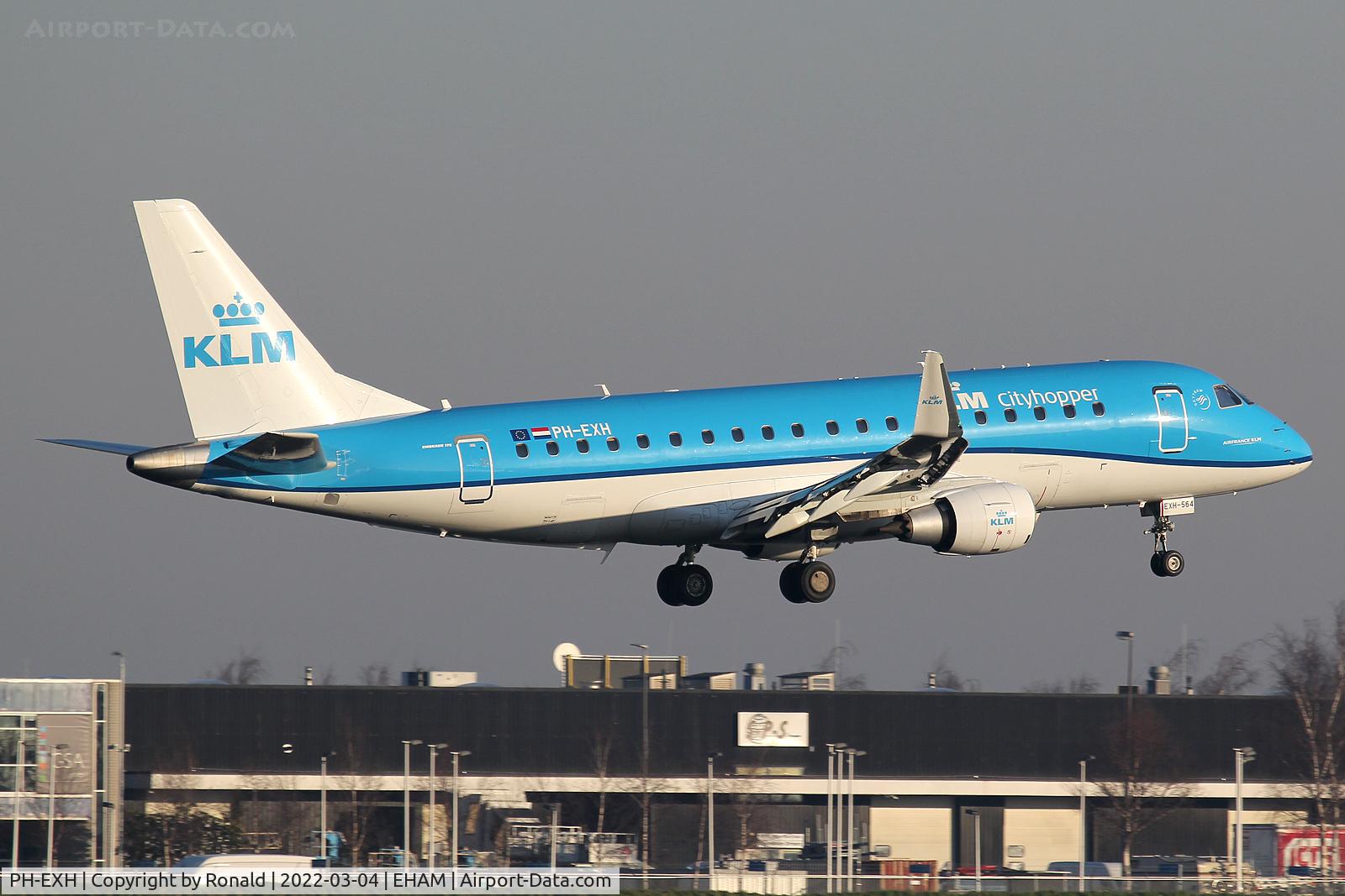 PH-EXH, 2016 Embraer 175STD (ERJ-170-200) C/N 17000564, at spl