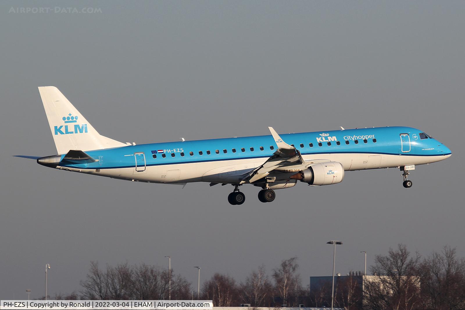 PH-EZS, 2010 Embraer 190LR (ERJ-190-100LR) C/N 19000380, at spl