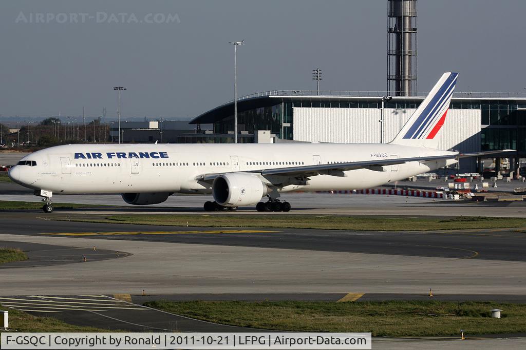 F-GSQC, 2004 Boeing 777-328/ER C/N 32727, at cdg