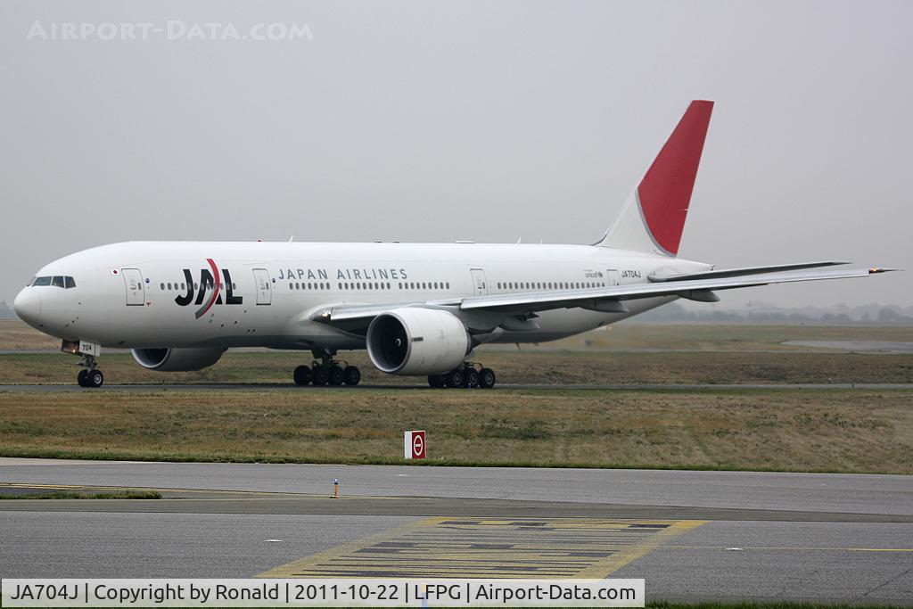 JA704J, 2003 Boeing 777-246/ER C/N 32892, at cdg